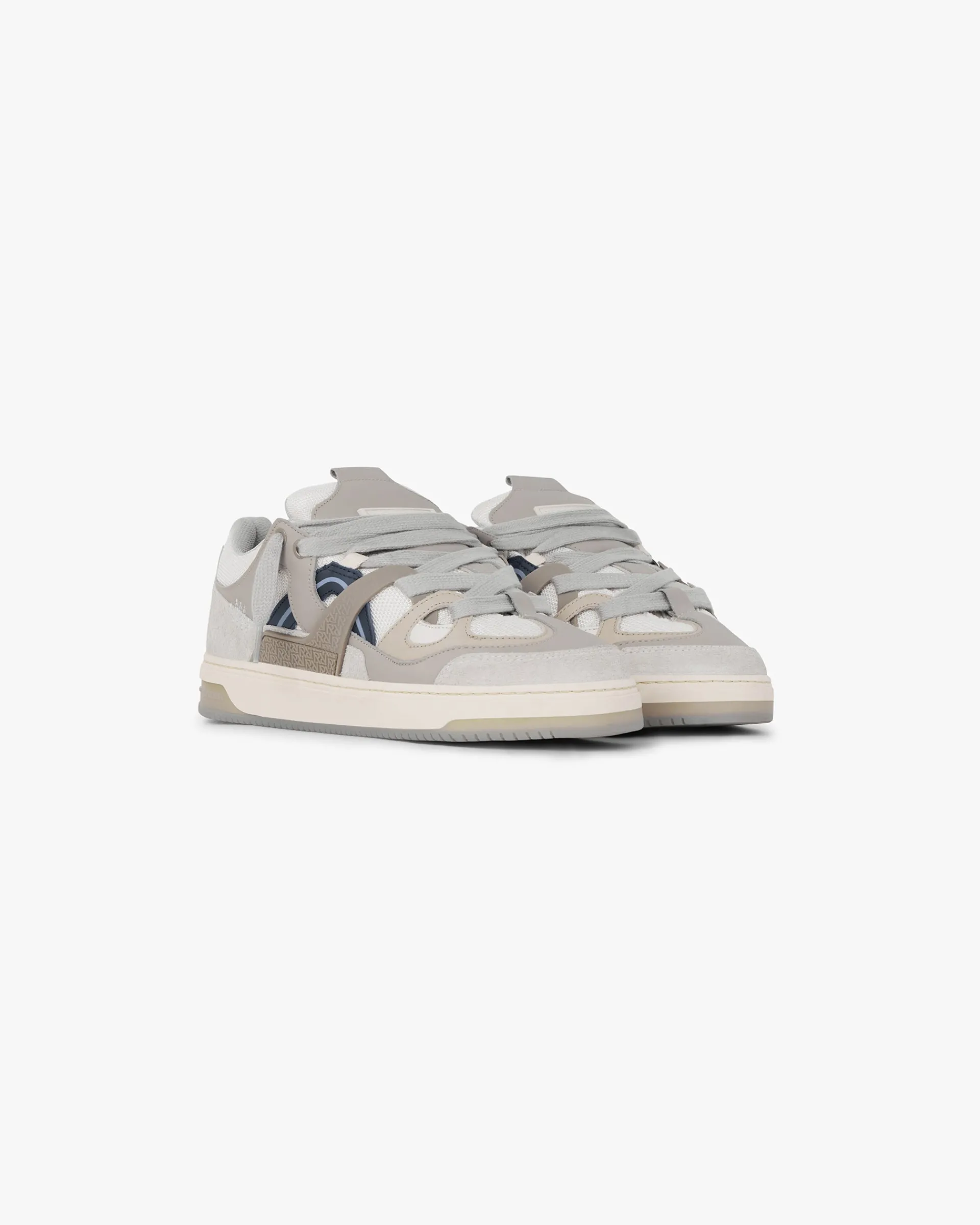 Represent Bully Sneaker -> Bully