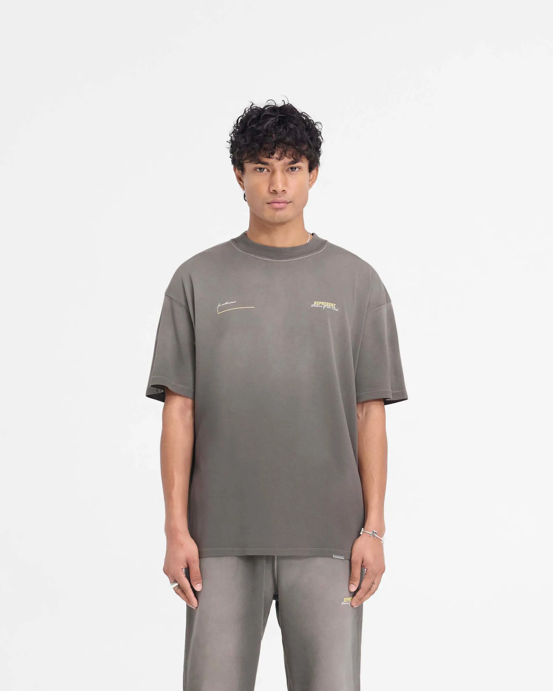 Represent Patron Of The Club T-Shirt - Washed Olive> T-Shirts