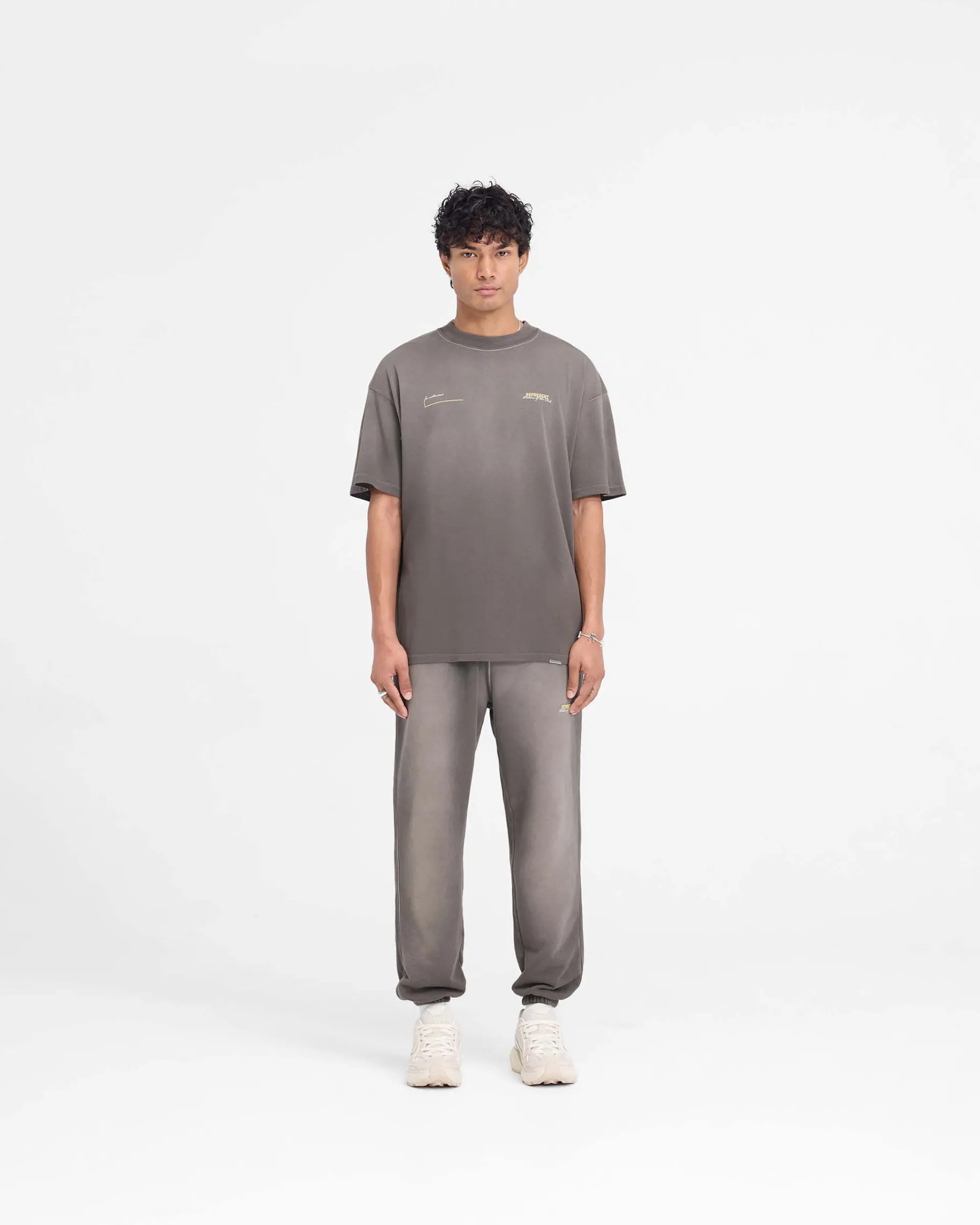 Represent Patron Of The Club T-Shirt - Washed Olive> T-Shirts