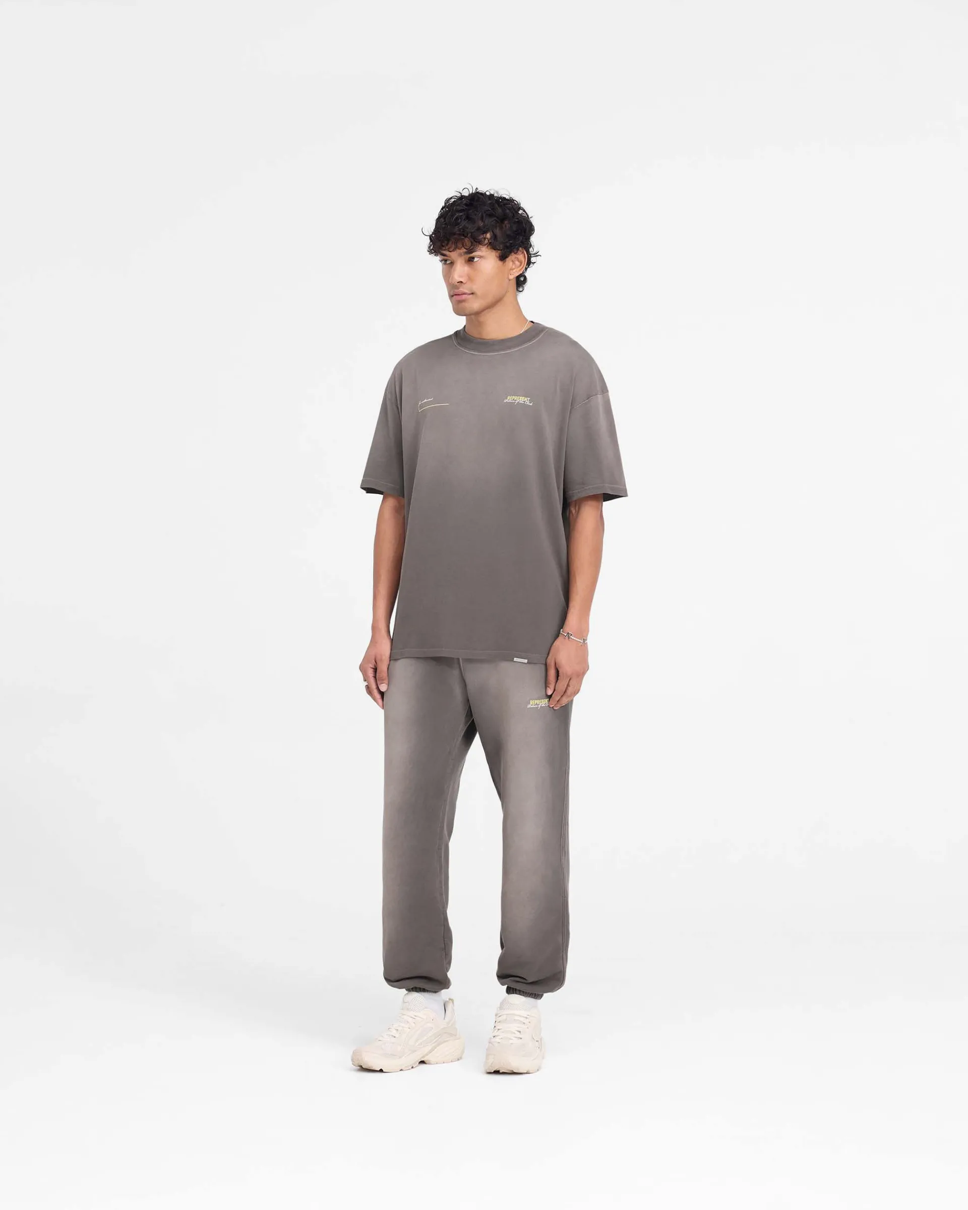 Represent Patron Of The Club T-Shirt - Washed Olive> T-Shirts