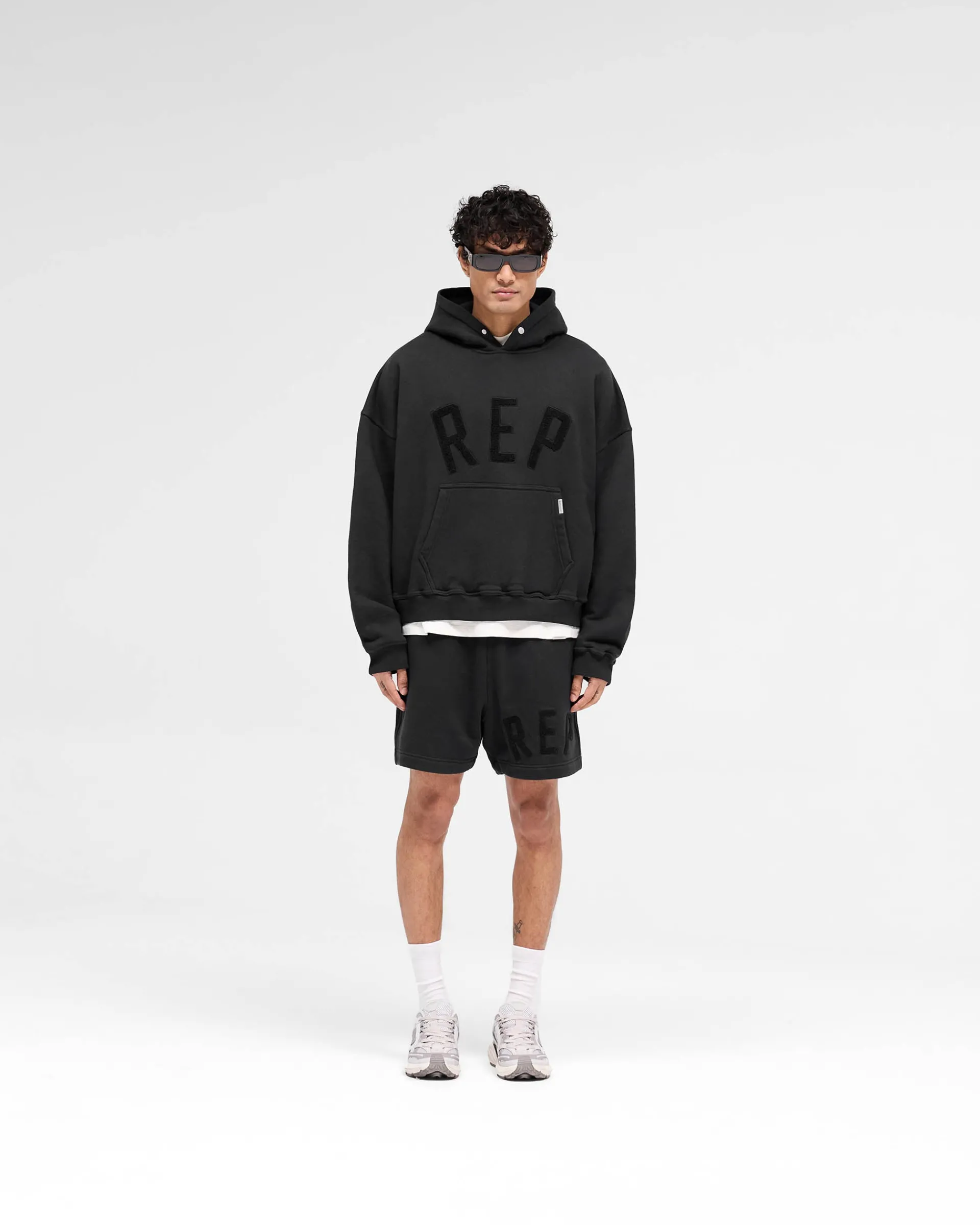 Represent Rep Applique Hoodie - Off Black> Hoodies